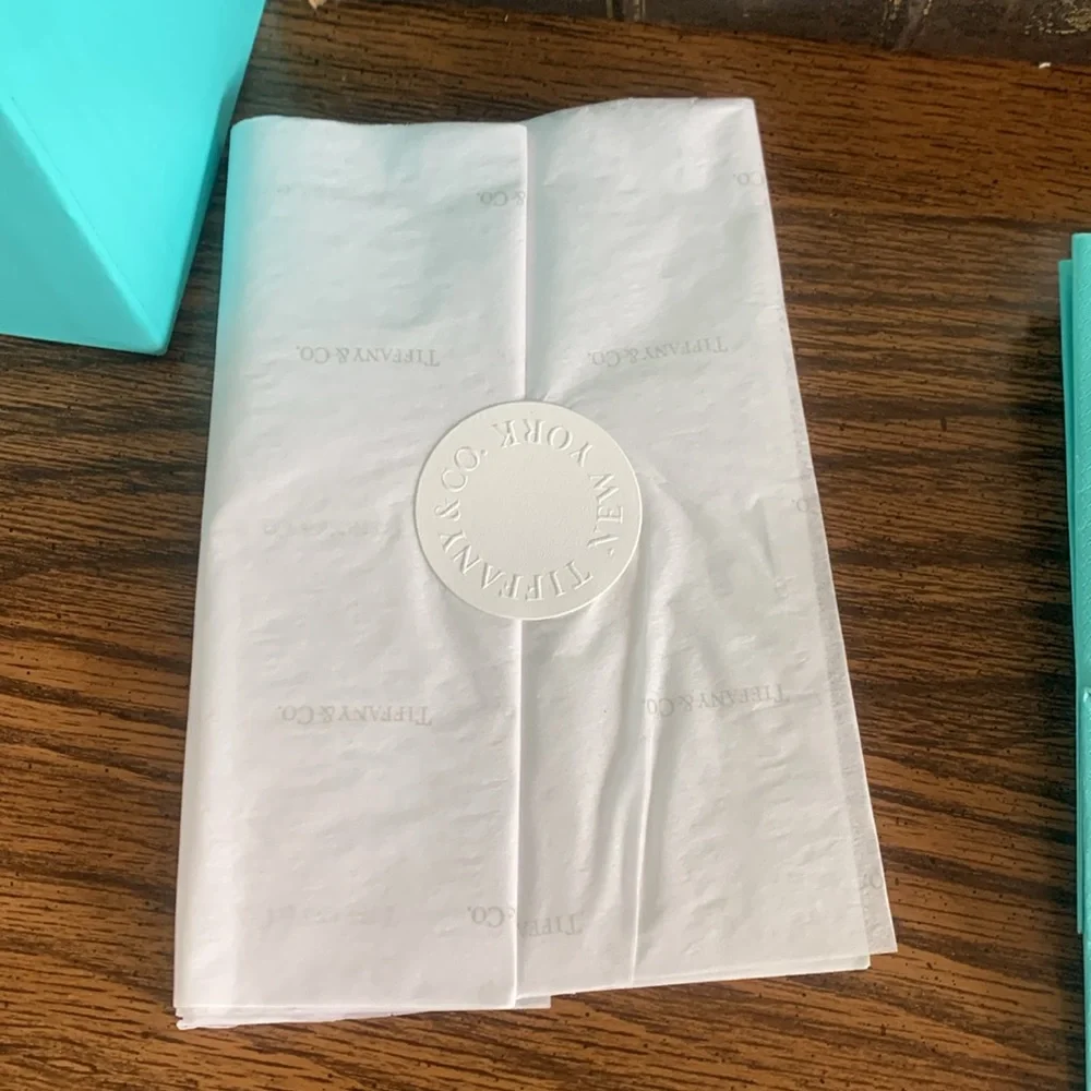Tiffany bag and tissue set